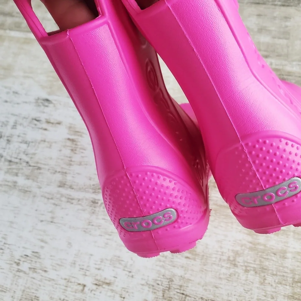 CROCS worn 2x